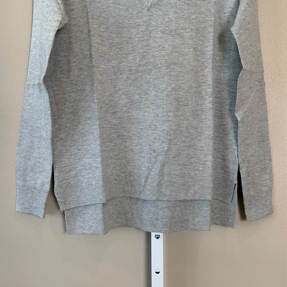 GAP Luxelight Perfect V-neck Sweater - Picture 6 of 16